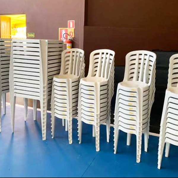 mesas e cadeiras  para locação