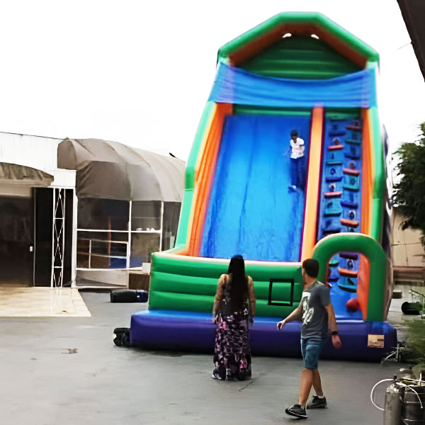 Tobogã Inflavel gigante para locação